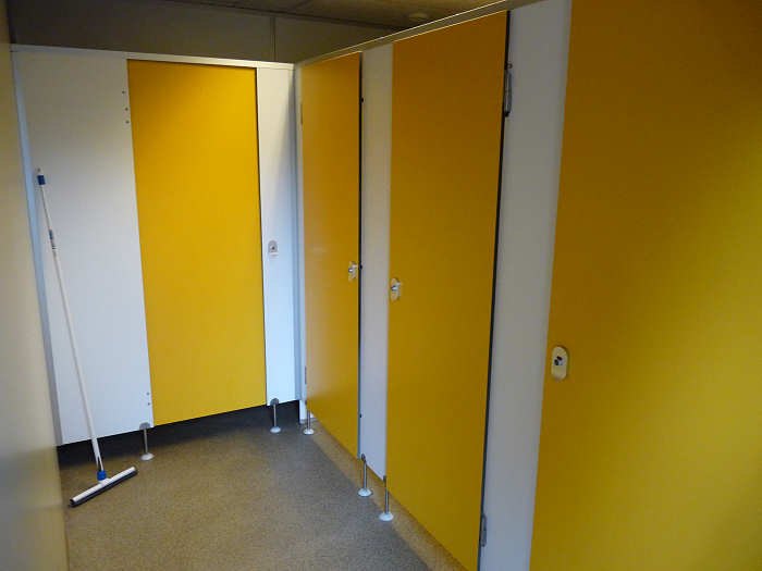 Het sanitairgebouw